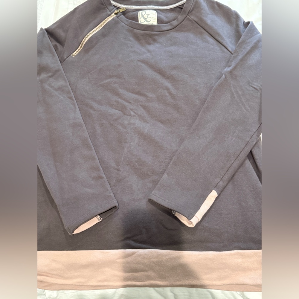 AMPERSAND AVE Navy and Blush Zip-Accent Pullover Sweatshirt